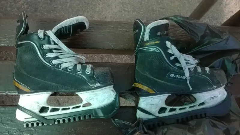 Хоккейные коньки для мальчиков Bauer Supreme Pro размер 35-36