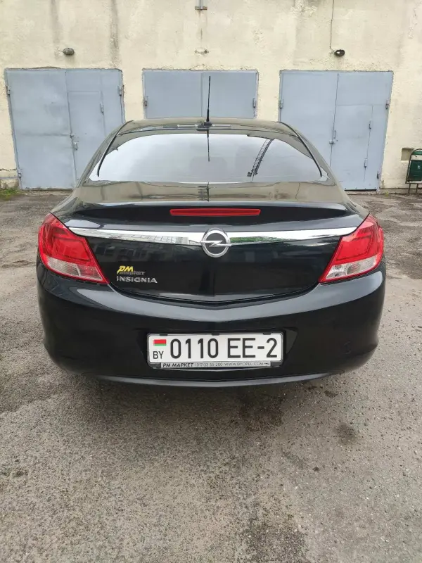 автомобиль OPEL INSIGNIA