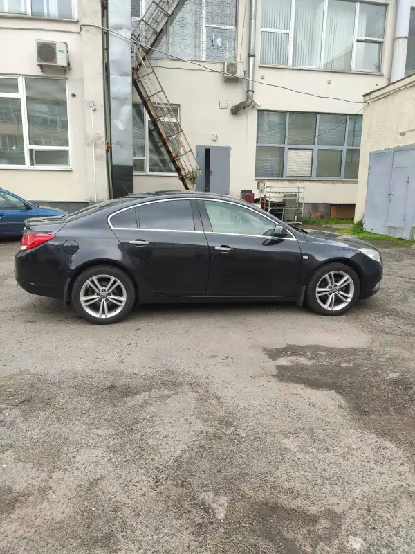 автомобиль OPEL INSIGNIA