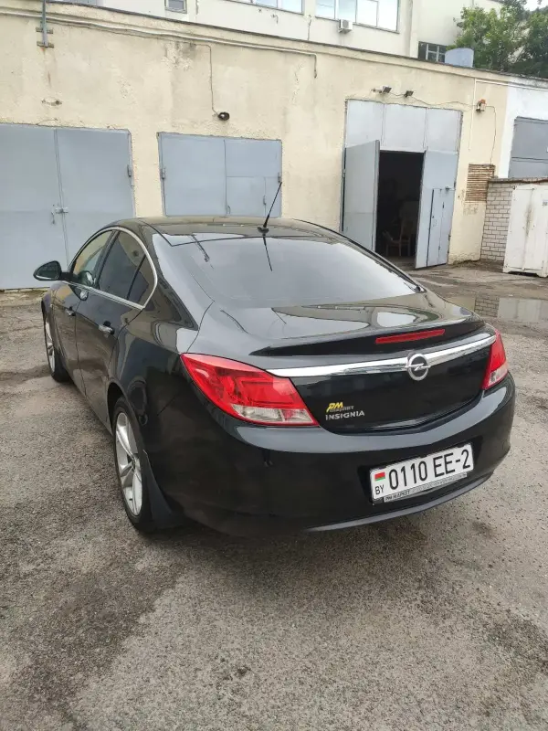 автомобиль OPEL INSIGNIA