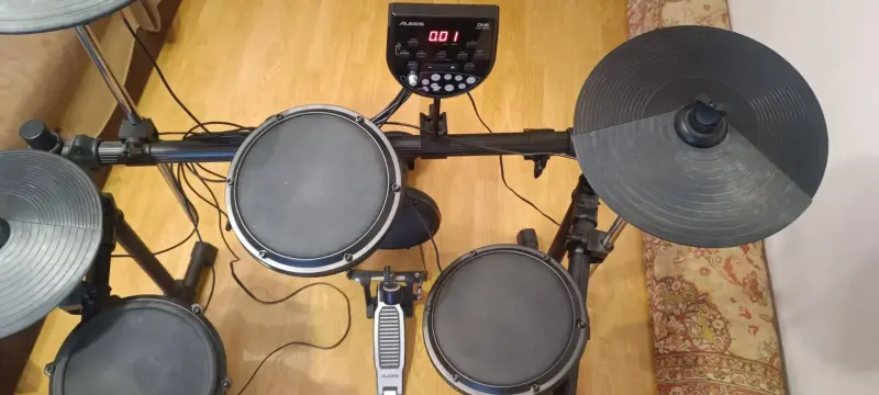 Электронная ударная установка ALESIS DM6