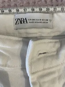 Джинсы Zara