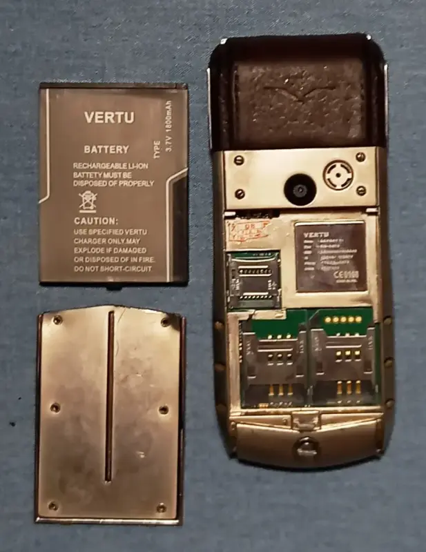 Кнопочный телефон Vertu