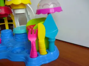 Игровой набор Play-Doh Plus Фабрика пирожных