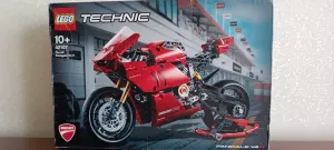 Конструктор LEGO Technic 42107 Ducati Panigale V4