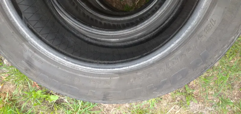 Шины 'Roadstone 185/65R15', б/у