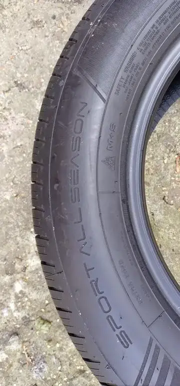 Шины DUNLOP 215/60 R16 12/2023 года (4 шт.)