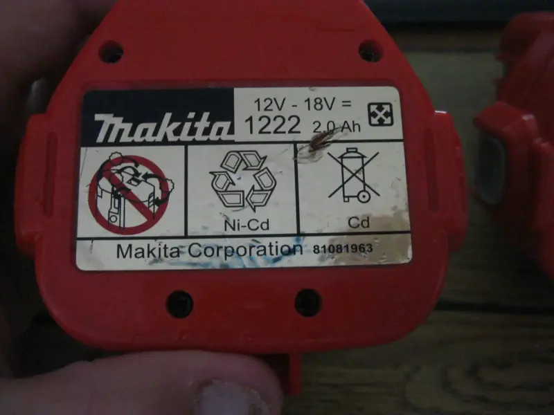 Аккумулятор Makita 18 v 2 ah 1222 2 шт.на восстановление