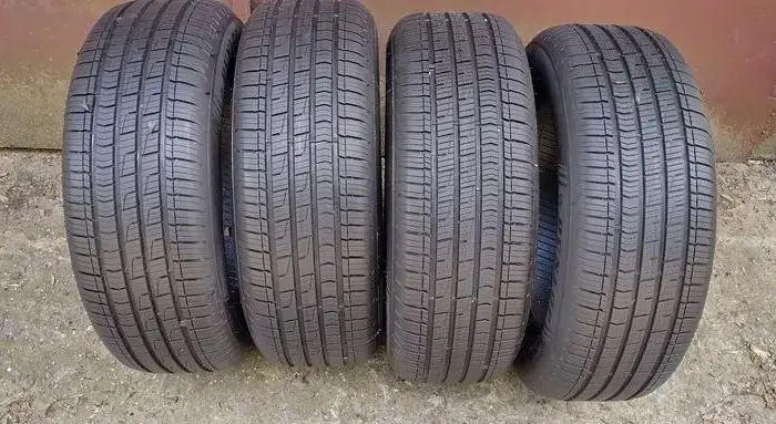 Шины DUNLOP 215/60 R16 12/2023 года (4 шт.)