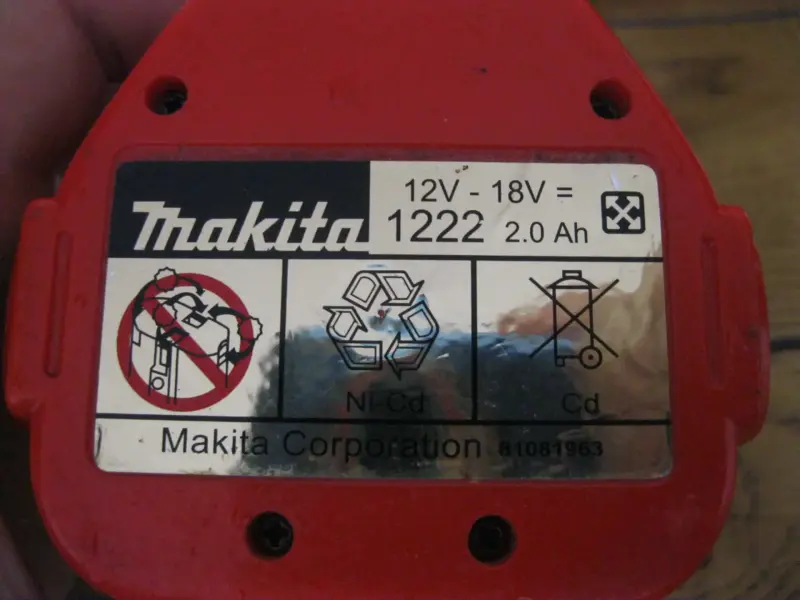 Аккумулятор Makita 18 v 2 ah 1222 2 шт.на восстановление