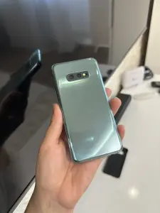 Samsung s10e