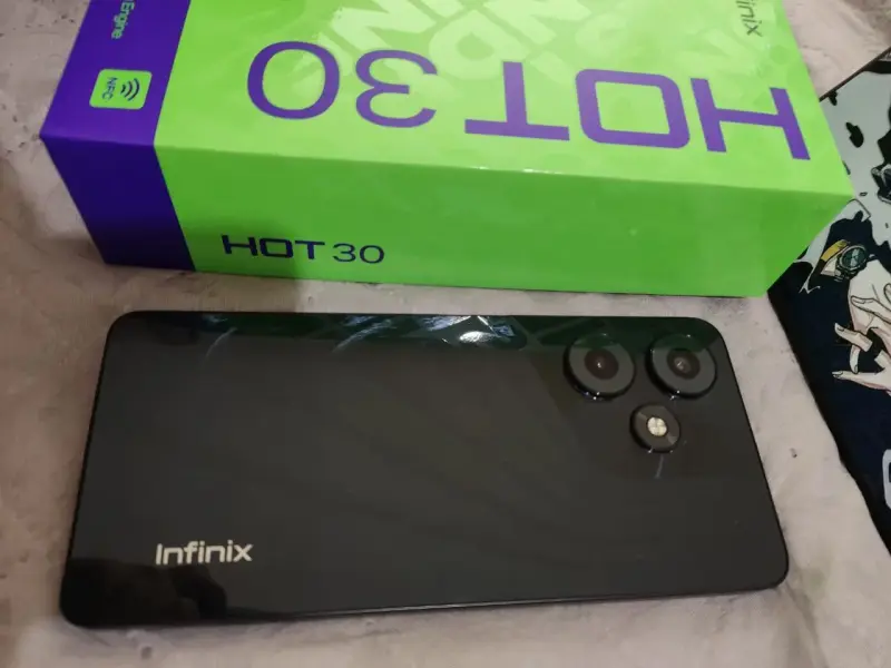 Infinix HOT 30 8/128 черный