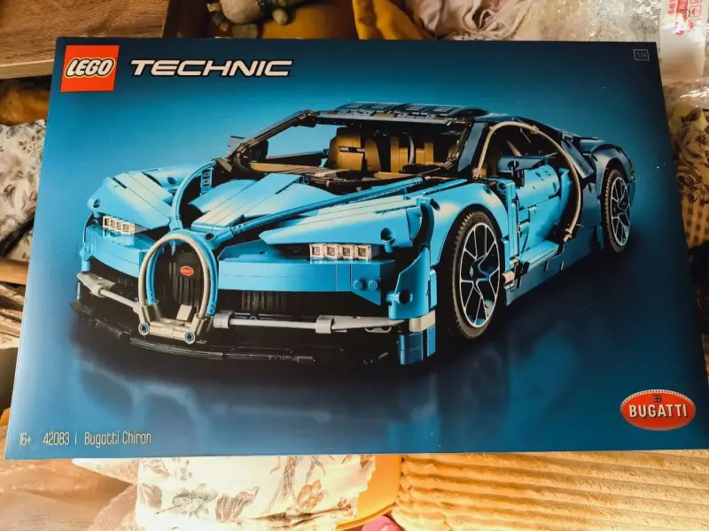 Конструктор LEGO Technic 42083 Bugatti Chiron