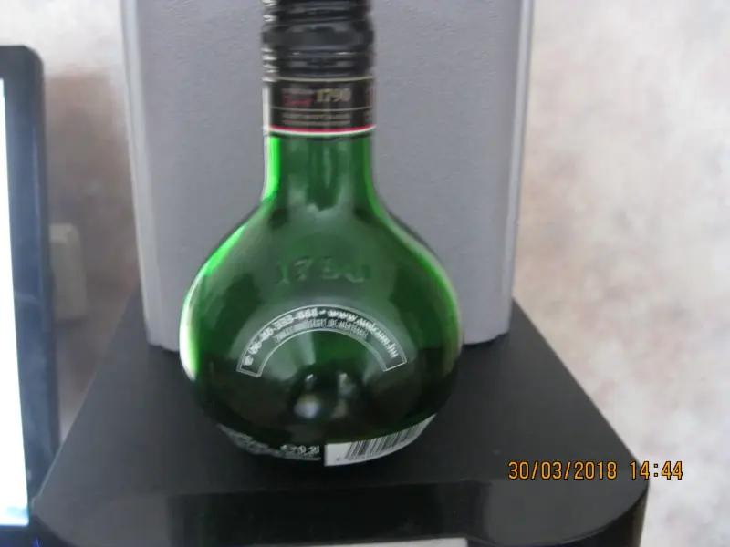 Бутылка пустая  Zwack Unicum.