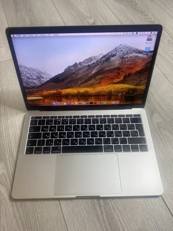 MacBook Pro (13-inch, 2017, Two Thunderbolt 3 port)