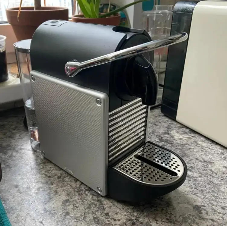 Кофеварка DeLonghi Nespresso Pixel EN 125 L 19 бар капсульная