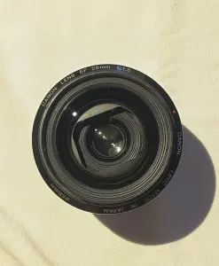 Canon EF 28 mm f/1.8 USM объектив