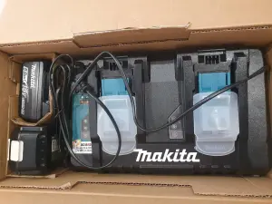 Пила цепная Makita аккумуляторная с зарядным и 2 аккумуляторами