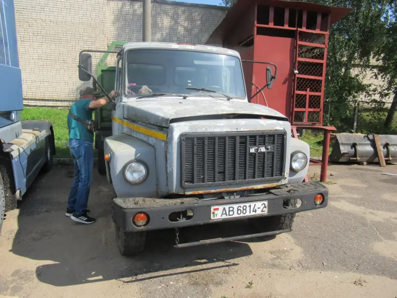 Грузовой бортовой GAZ-3307