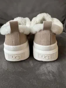 кроссовки ugg