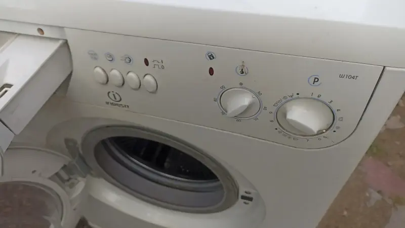 Стиралка Indesit W104T 5,5 кг 1000 об