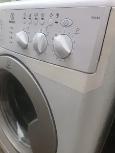 Стиралка Indesit WISL 83 А+ 4.5 кг 800 об узкая 40 см