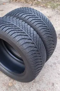 Зимние шины GOODYEAR 215/55 R16 (2шт.)