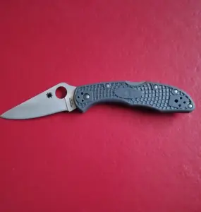 Нож Spyderco delika 4