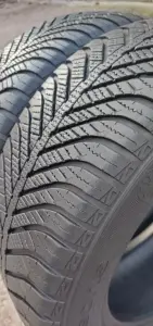 Зимние шины GOODYEAR 215/55 R16 (2шт.)