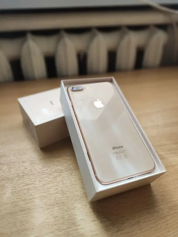 Смартфон Apple iPhone 8 Plus 64 гб