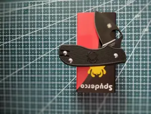 Нож Spyderco Squeak