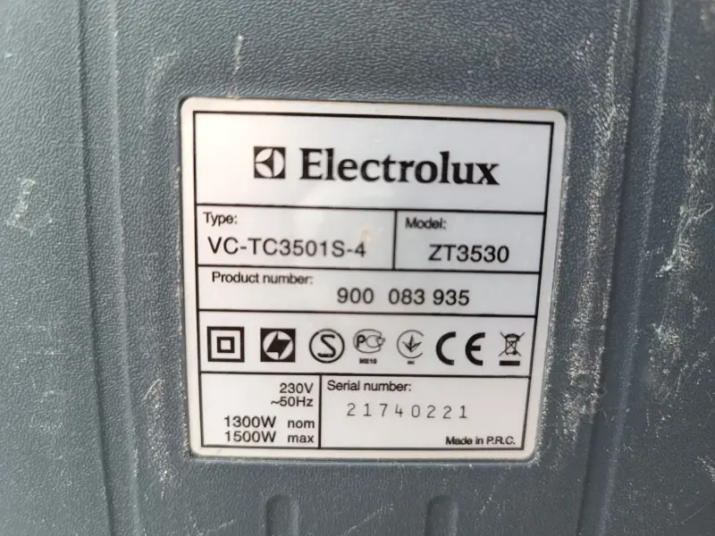 Пылесос Electrolux с контейнером для мусора