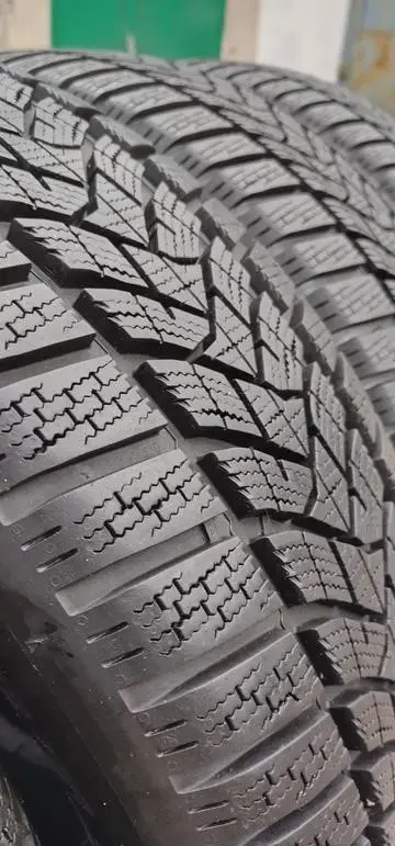 Зимние шины DUNLOP 215/60 R16 (4 шт.)