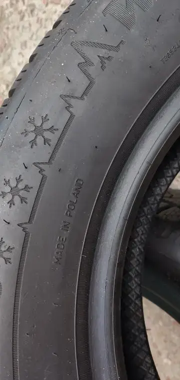 Зимние шины DUNLOP 215/60 R16 (4 шт.)