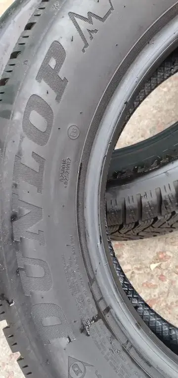 Зимние шины DUNLOP 215/60 R16 (4 шт.)