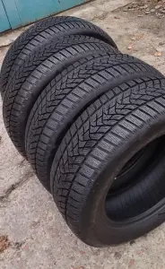 Зимние шины DUNLOP 215/60 R16 (4 шт.)