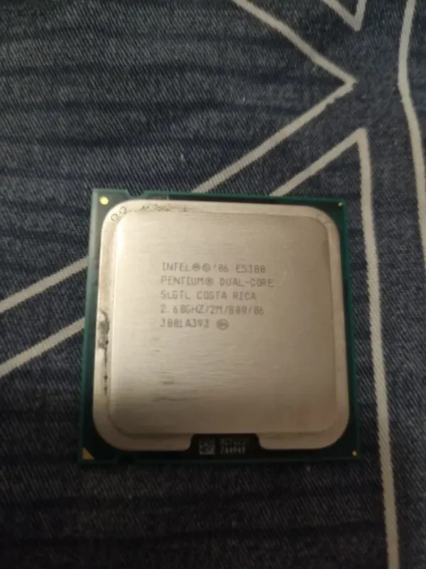 Процессор Intel Pentium E5300 socket 775