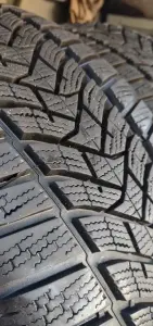 Зимние шины DUNLOP 215/60 R16 (4 шт.)