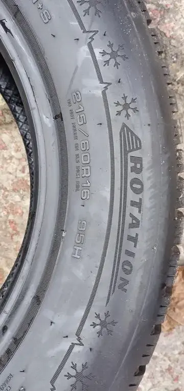 Зимние шины DUNLOP 215/60 R16 (4 шт.)