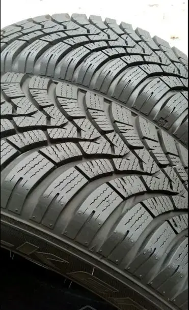 Зимние шины 195/65 R15 FALKEN (2 шт.)