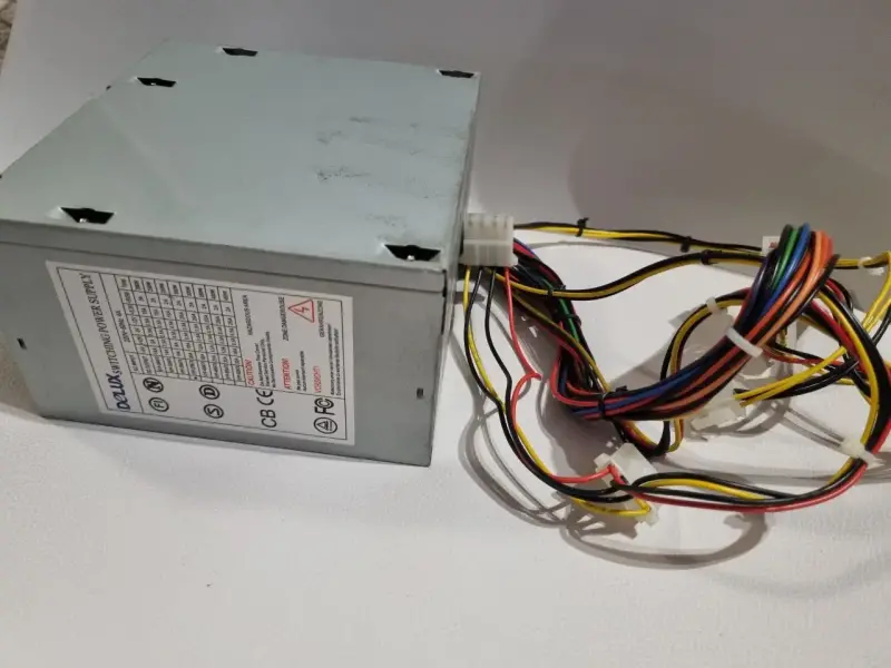 Блок питания 300W Delux старого формата 20 pin ATX