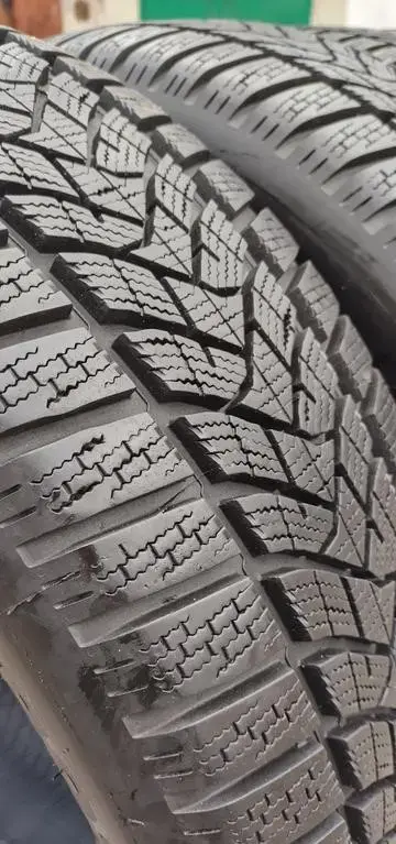 Зимние шины DUNLOP 215/60 R16 (4 шт.)