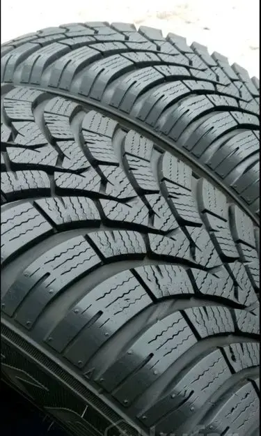 Зимние шины 195/65 R15 FALKEN (2 шт.)