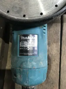 Двуручная углошлифмашина MAKITA GA 9020