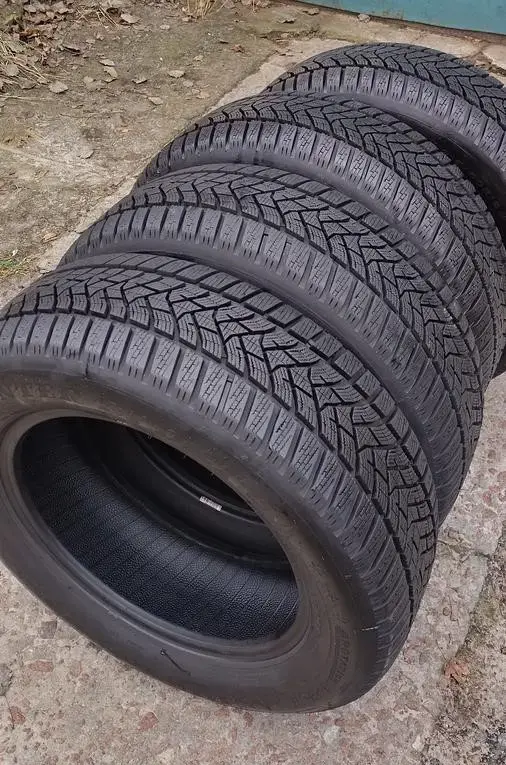 Зимние шины DUNLOP 215/60 R16 (4 шт.)