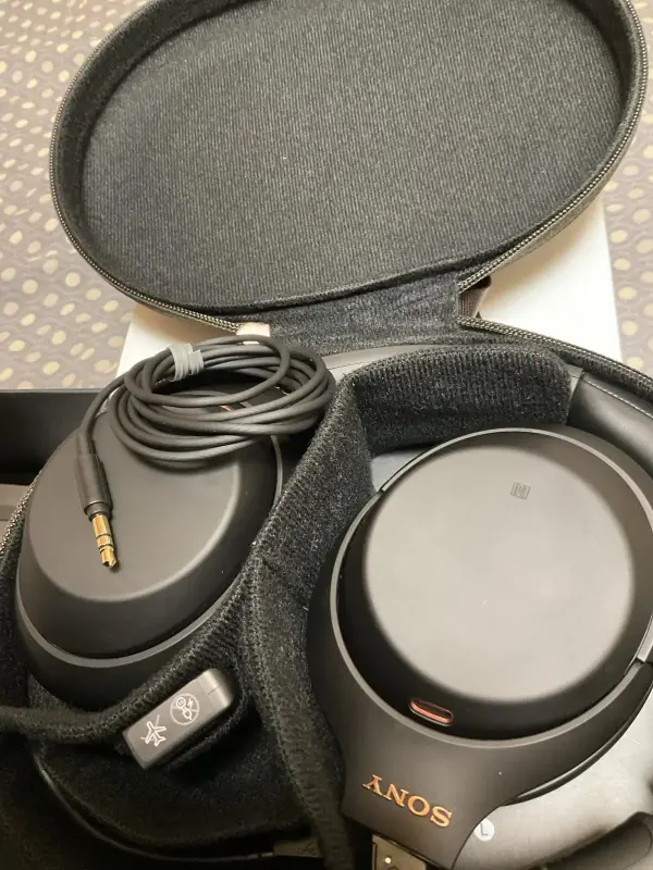 Продам Наушники Sony WH-1000XM4