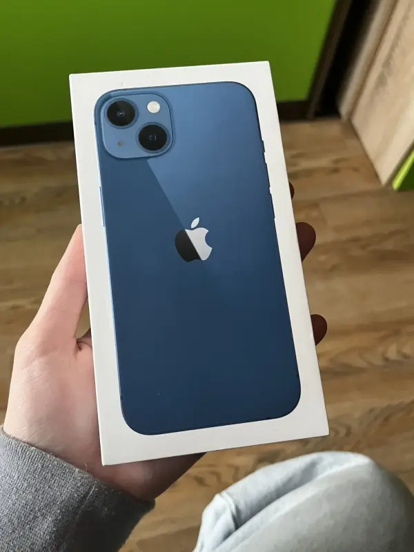 Продам iPhone 13