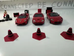 Гоночные машинки и 12 аксессуаров, Ferrari (оригинал)