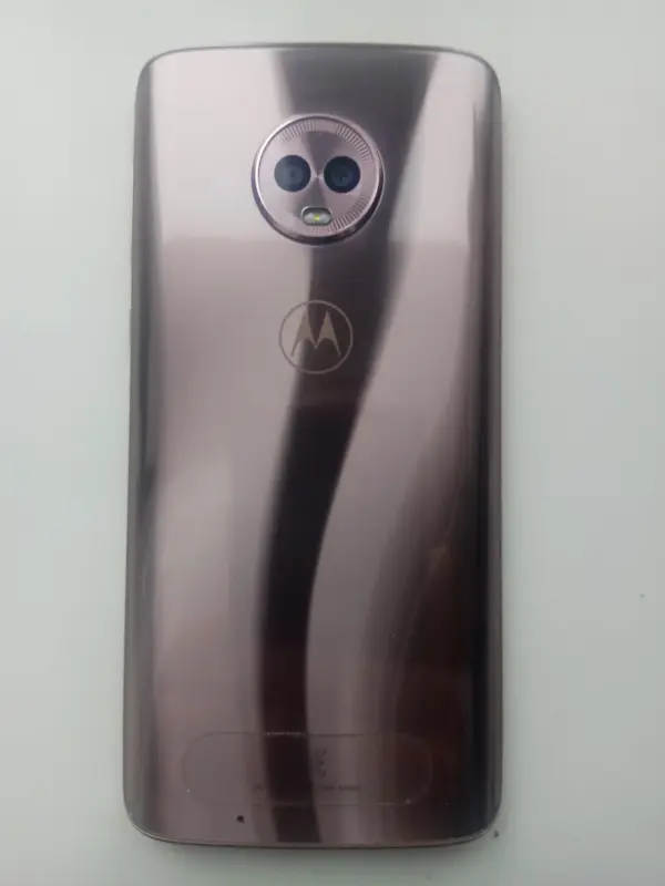 Продаю смартфон Motorola g6