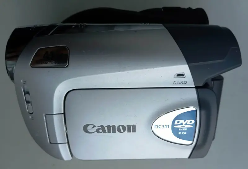 Цифровая видеокамера Canon DC311